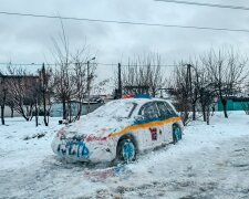 У Дніпрі зліпили авто для поліції, фото: Інформатор