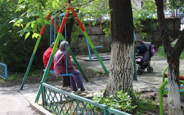 Одичавшие киевские пенсионеры поиздевались над детьми