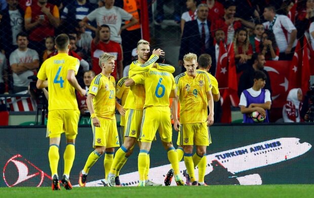 Сборная Украины по футболу трогательно поздравила с Днем Независимости: "Голубой и желтый – цвета наших сердец"