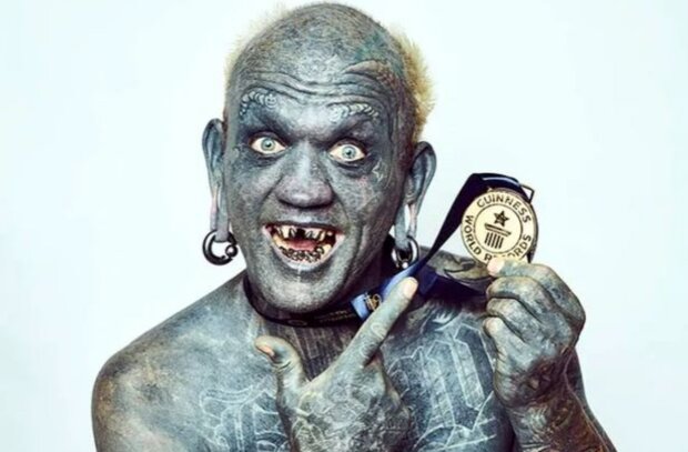 Найбільш татуйований чоловік у світі Лаки Даймонд річ