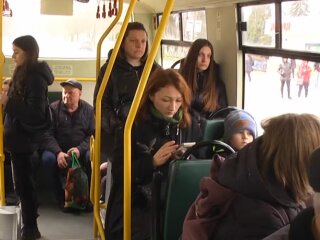 Украинцы в автобусе / фото: скриншот Youtube