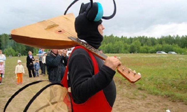 На російському фестивалі комарі виберуть найкращу дівчину