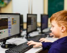 Главный парадокс школы: за что ненавидят отличников?