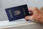 Паспорт-книжечка, який втрачає чинність без нової фотографії