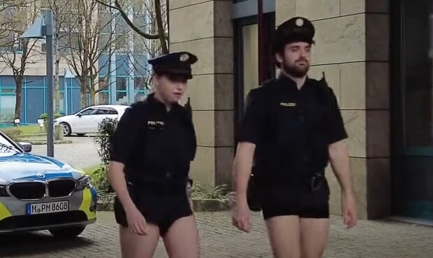 Немецкие полицейские, скриншот: Youtube