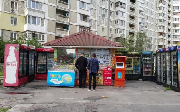 Продавец "русского мира" в центре Киева очень извиняется: видео