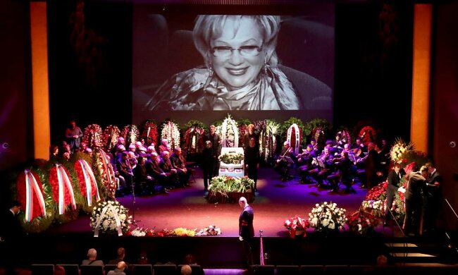 Галкін в сльозах і пониклий Кіркоров: у Москві провели в останню путь Галину Волчек