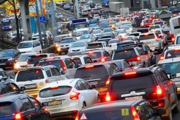 У Києві потрійна ДТП перетворилася на справжнє місиво: фото