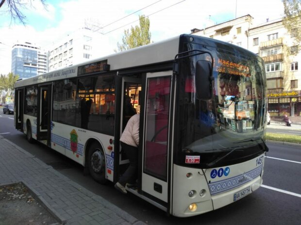 В аеропорт Запоріжжя будуть возити автобусами: мер Буряк розкрив деталі ноу-хау