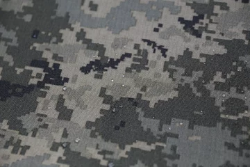 Дитяча броня, кераміка та рідкий азот: повний цикл створення українського бронежилета – від поліетилену до фронтових тестів