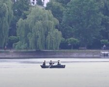 Во Франковске водолазы погрузились на дно озера и прозрели - почти 100 килограмм