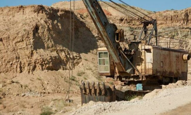 Грузовики с 24 тоннами незаконно добытого гипса задержали в Донецкой области