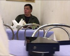 Як гурман Семенченко в буфеті делікатеси поїдав
