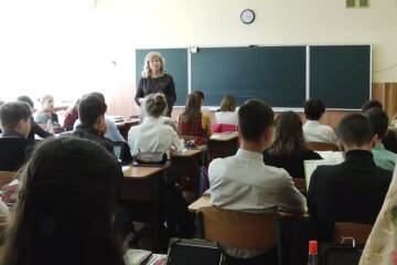 Обучение в школе, кадр из видео