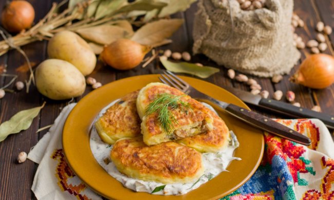 Приголомшливі картопляні котлети з грибним соусом