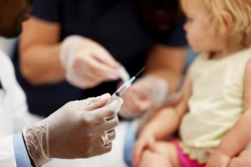 Спалах кору: українців мріють карати за відмову від щеплень