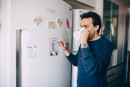 Как правильно разморозить холодильник, фото - Рexels