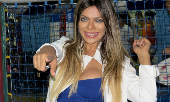 Розкішна Міс Бум Бум зробила на сідницях тату з Мессі