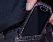 Крихітний, але спритний: характеристики і фото нового міні-смартфона