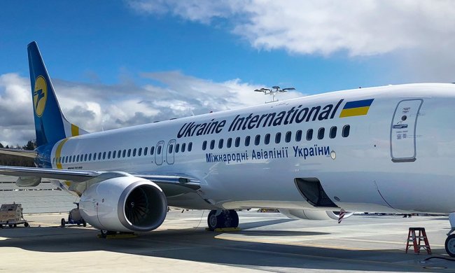 У Дніпрі МАУ влаштувала містянам пекельну відпустку, пристрасті киплять: "Кукуємо другу добу"