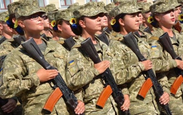 Не самим же воювати! Депутати перейнялися українками в армії