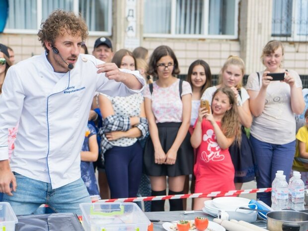 Больше никакой гречки: шеф-повар Евгений Клопотенко приехал к Франковска, как теперь будут кормить школьников