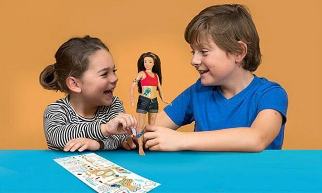 Татуювання, розтяжки і прищі - коди краси нової Барбі 