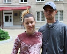 Зіграли весілля в реанімації: в Дніпрі у важко пораненого кіборга народився син