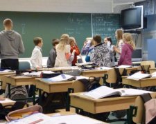Духовні цінності: російських школярів підсадили на літературу з полуничкою