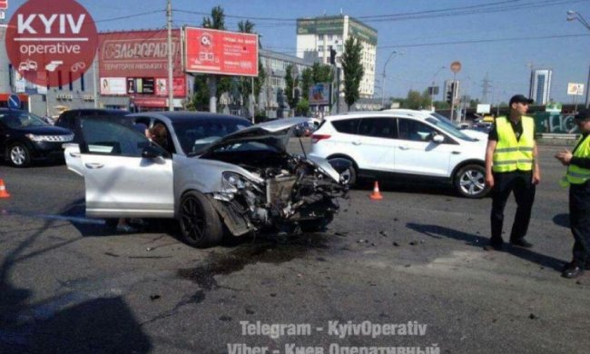 Масштабна аварія паралізувала столичний проспект Бандери