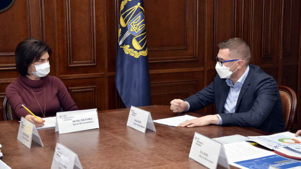 СМИ: ГПУ и СБУ выполняют поручения Зеленского, чтобы отвлечь внимание украинского народа от скандала с  офшорными деньгами президента