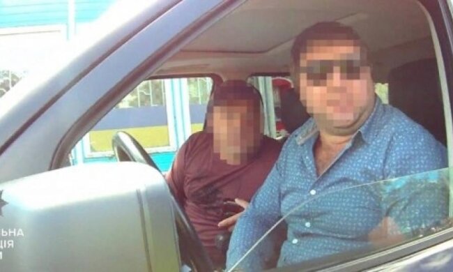 Обличчям в асфальт: як сумська поліція затримання проводила (відео)