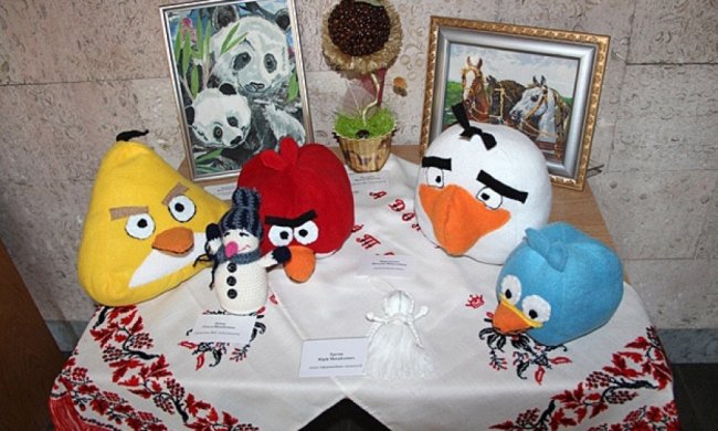 Виставка творчих робіт держслужбовців на Печерську (фото)