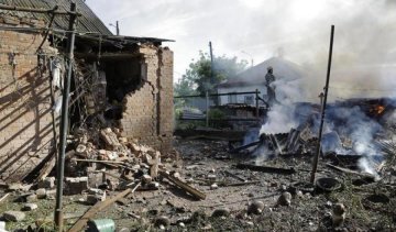 Жители Донецка заявляют, что слышат взрывы