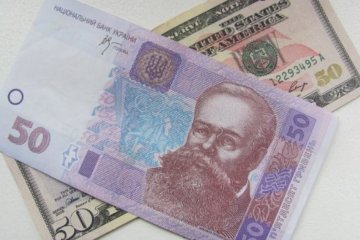 "Через збільшені соцвиплати гривня й далі знецінюватиметься"