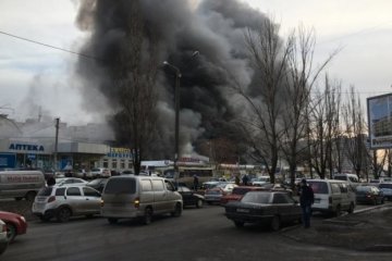  В Одесі горить ринок (фото)