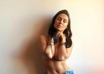 DJ NANA, instagram.com/anastasia_domination/