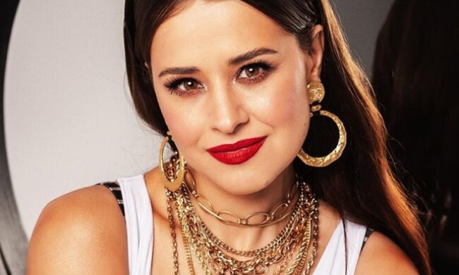 Slavia після розлучення з Дзідзьо сховала біль за темними окулярами: думає про кохання