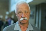 Знайшлась версія Якубовича в іншому кольорі. Оригінал щось не в захваті