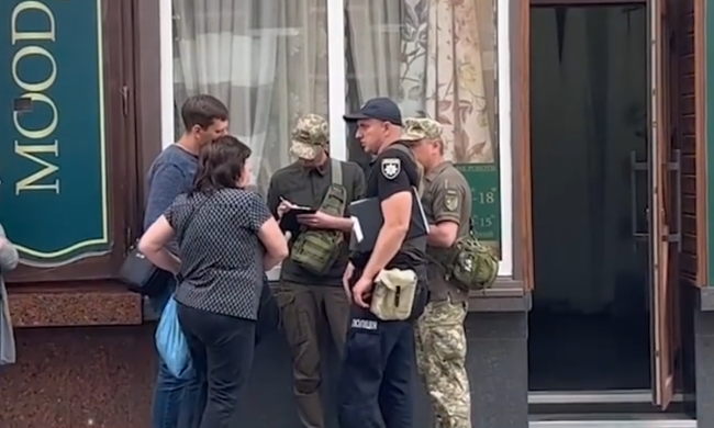 ТЦК, поліція. Фото: скрін youtube