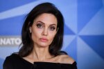 Зморшки, прищі та величезні пори, або як виглядають Джолі, Лопес, Хілтон та інші зірки без фотошопу