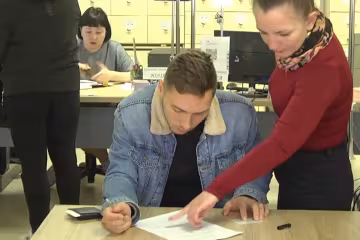 Оформлення соцдопомоги. Фото: скрін youtube