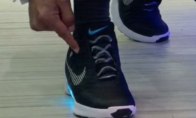 Nike готує продажу самошнурующіхся кросівок