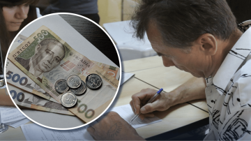 Доплаты для пенсионеров: деньги в руках пожилого человека