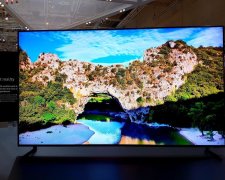 Samsung назвала цены люксовых телевизоров 8К QLED