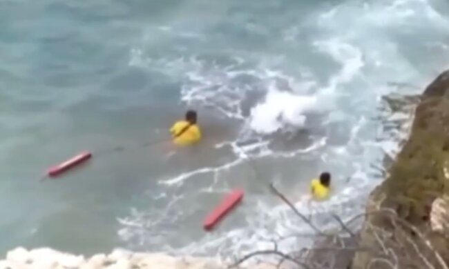 Українка впала в море в Іспанії, кадр з відео