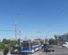 Легковушка протаранила троллейбус в Виннице