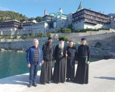 "Нокаут" после Томоса: московским попам запретят даже приближаться к Афону