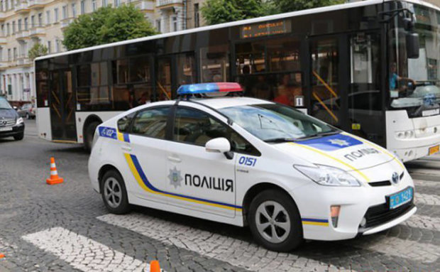 В Харькове две машины столкнулись лоб в лоб: не поделили "проклятый перекресток" Зайцевой