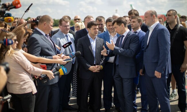 Головне за ніч: розмова Зеленського з Меркель, термінове звернення Вакарчука, нові пенсії в Україні та скандал із Поплавським